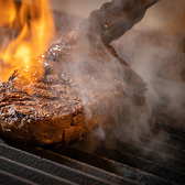 シェフが腕によりをかけてジュジュっと焼き上げるステーキを、ぜひご堪能ください♪