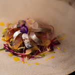 瞬間スモークの料理は、あっと驚きの提供方法です。