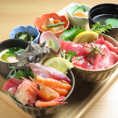 贅沢な旨みを堪能！旬の特選海鮮丼