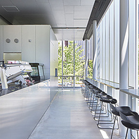 都会にありながら心安らぐ緑の空間