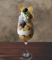 料理メニュー写真&nbsp;季節のフルーツとプリンのパフェ