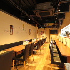 2階フロア最大50名様の貸切可能となっております。人数などお気軽にご相談ください。2階席は電子タバコ喫煙可、紙タバコは喫煙ブースをご利用ください。