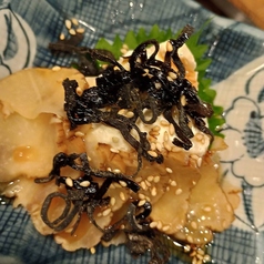 【自家製】チーズ豆腐 いぶりがっこ盛