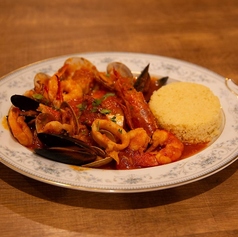 豪華!お魚と魚介たっぷりのトマト煮スープ「ズッパ・ディ・ペッシェ」クスクス添え