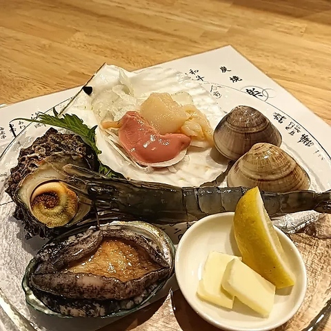 新鮮な食材を使っておいしい海の幸とお肉をお客様にご提供致します！