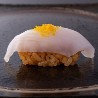 季節を彩る旬の新鮮素材を最大限に活かした江戸前鮨