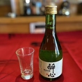 繊細な味わいの純米吟醸から力強い本格焼酎まで、料理の味をより引き立てる美酒を常に最高の状態でご提供いたします。お好みに合わせた銘柄のご提案も承りますので、こだわりの一杯をぜひお試しください。