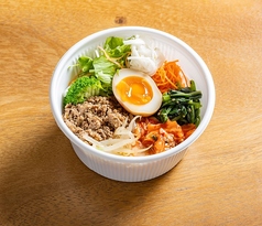 彩り豊かなビビンバ丼