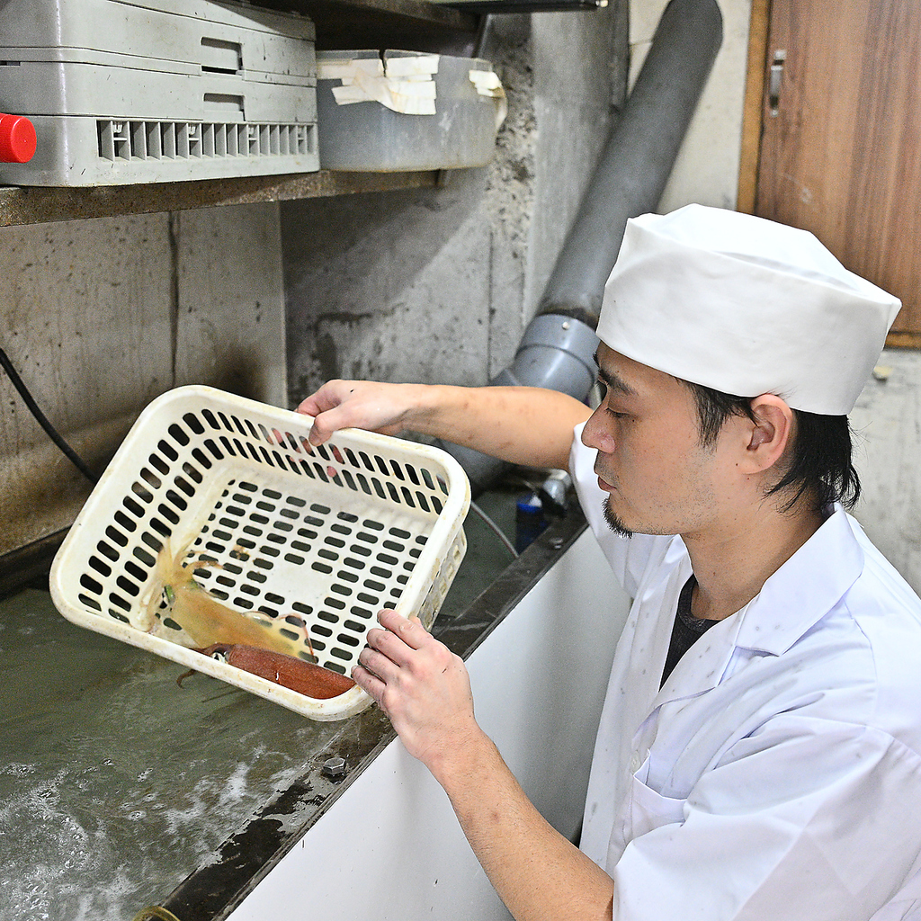 活きイカ　活造り　お造り　地魚　活魚　いけす料理　自社運搬