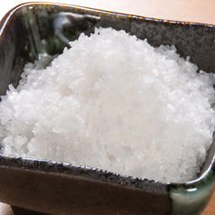 【岩塩】で引き立つ肉の旨味!