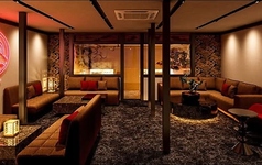 ゆったりとお寛ぎいただけるソファー席です