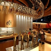 《ヱビスビール専門店で至極の一杯を》様々な味わいと楽しみ方で「ビール時間」を豊かに彩ります！ヱビスの魅力を心和む空間で存分にご堪能ください♪大人な雰囲気のカウンター席はひとり飲みやデートにもおすすめです♪