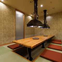 ゆったり足をのばしていただける掘りごたつ式のお座敷個室は2部屋ございます。