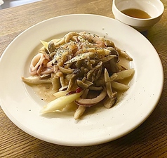 イカとセロリとキノコのガーリック炒め