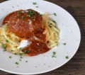 料理メニュー写真&nbsp;ハンバーグを崩して食べるミートパスタ