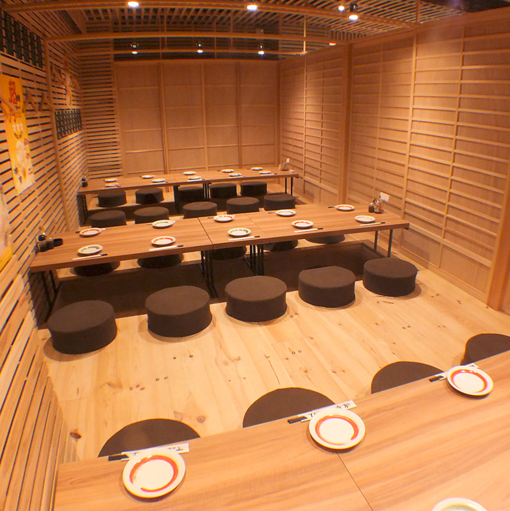 【お座敷個室】奥にあるお座敷は最大34名様までOK♪人数に応じて仕切りで区切ることができます！