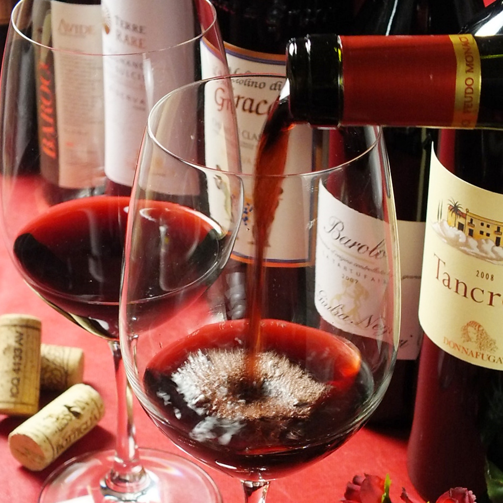 お料理に合うワインも種類豊富にご用意しております。お気軽にお尋ねください。