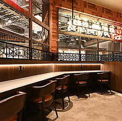 お一人様でも気兼ねなくお食事をお楽しみいただけるカウンター席です♪お昼のランチやサクッと一杯飲みたいときにおすすめです。