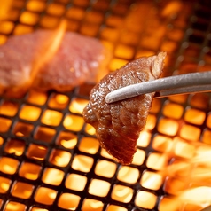 余分な脂を落とし、旨味成分のみを閉じ込めたお肉