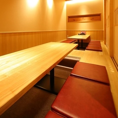 4名様~10名様用の完全掘りごたつ個室。仲間内との飲み会や各種ご宴会等に最適。#東海市 #太田川 #太田川駅 #焼き鳥 #焼鳥 #串焼き #居酒屋 #個室 #飲み放題 #日本酒 #恵那鶏