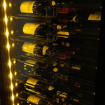 6000種類の中から選りすぐった南アフリカワイン。肉とワインがお互いの味を引き立てあいます。