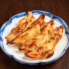 名物 手包み餃子