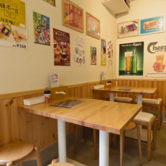 4名様でご利用可能なテーブル席。ちょっとした一杯や仕事帰りのサクのみにオススメ★団体10名様でもご利用可能なのでご予約お待ちしております★