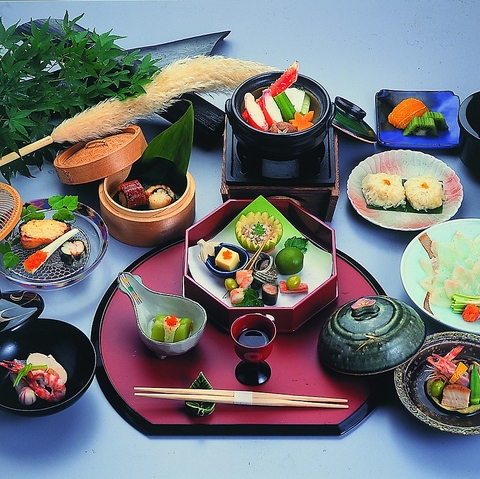 雰囲気の良い、落ちついた感じのお店。旬の素材を使ったこだわりの食事処。