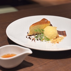 林檎とさつまいものチーズケーキ お芋のアイス添え
