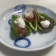 【イチオシ】肉みそピーマン(クリームチーズのせ)
