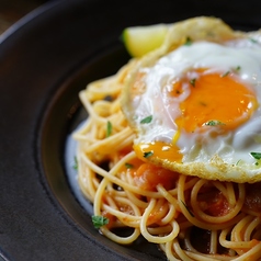 ペンネアラビアータ 目玉焼きのせ