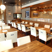 当店では、テーブル席を2名様から最大10名様までご用意しておりますので、様々なシーンに対応が可能です。大切な方とのデートや友人同士でのお食事はもちろん、ファミリーや仲間同士での会食にも最適です。落ち着いた雰囲気の中で、心ゆくまでお料理を楽しんでいただけます。ぜひご来店ください！