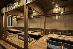 【居心地の良い掘りごたつ席】上州和牛やこだわりの一品料理を味わいながら、親しい方々とお寛ぎいただけます。