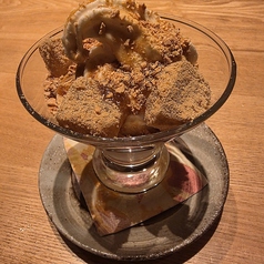 わらび餅と黒蜜きなこのソフトパフェ