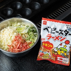 パリパリ食感がクセになる！大人も子供も夢中の「ベビースターもんじゃ」の写真