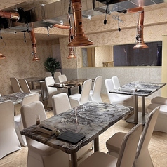 2～4名様向けテーブル席（団体様もご案内可能♪）