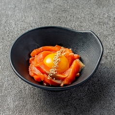 サーモンハラスユッケ