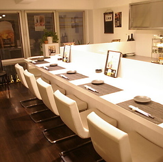 平日なら13名様～の貸切出来ます。貸切相談も承っております◎白と木目を基調とした統一感のある空間は、パーティーやオフ会などにも華を添えます。思い出に残る素敵なイベントを全力でお手伝いいたします♪団らんのひとときをお楽しみください。