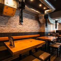 4名掛けテーブル席×9卓