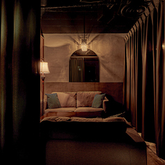 モダンで落ち着いた雰囲気のカーテン個室（イタリアン/ダイニングバー/ステーキ/デート/女子会/梅田/記念日/おしゃれ/誕生日/デート/パスタ/ワイン/ランチ）