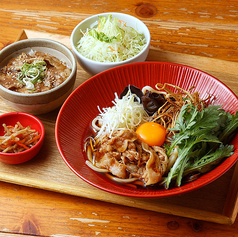 黒ぶたすき焼きうどん & 選べるミニ丼