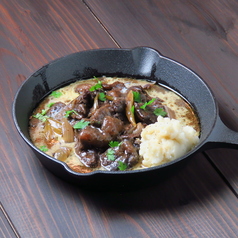 牛すじの赤ワイン煮込み