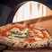 ピザ窯で焼いたパリッともちっとしたナポリ風ピザを是非ともご賞味ください。