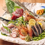 お刺身も美味しいんです！毎朝仕入れる直送の鮮魚を日本酒とともにご堪能下さいませ。
