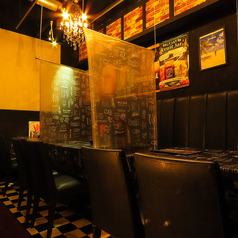 お洒落で落ち着いた雰囲気の店内には、広々としたテーブル席を多数ご用意。女子会やデートはもちろん、会社宴会や友人との飲み会など幅広いシーンで快適にご利用いただけます。