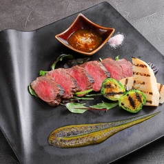 黒毛和牛の炙り焼き　木の芽味噌と新玉ねぎのソース