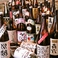 その季節に合った美味しい日本酒や焼酎はなんと100種類以上!!新鮮なお魚や自慢の料理に合う厳選された日本酒や焼酎をご用意しております！