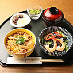 ミニ親子丼／サラダ／デザート付