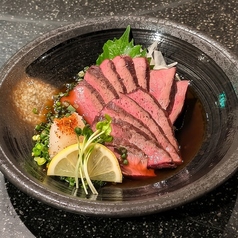 旬の旨みを凝縮!鮮度が命の刺身と香ばしい絶品炭火焼き