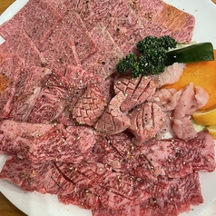 特上焼肉盛合わせ(極上ロース、上バラ他 200g)